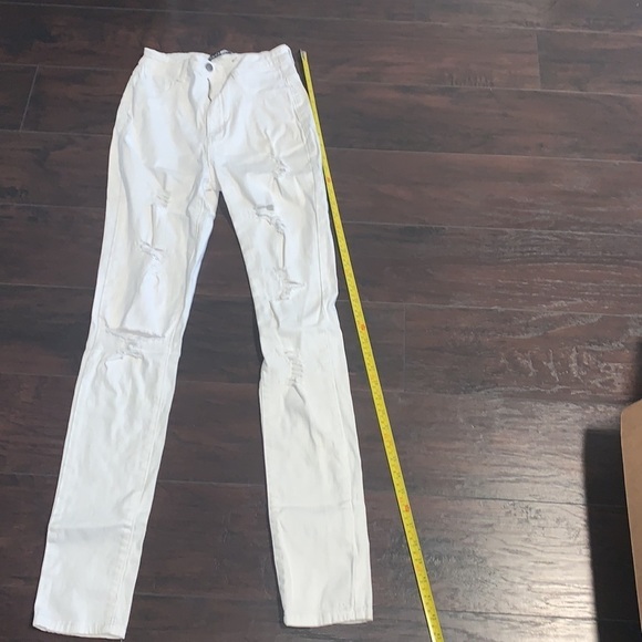 Fashion Nova Distressed White Jeans sz 7. - Picture 10 of 13